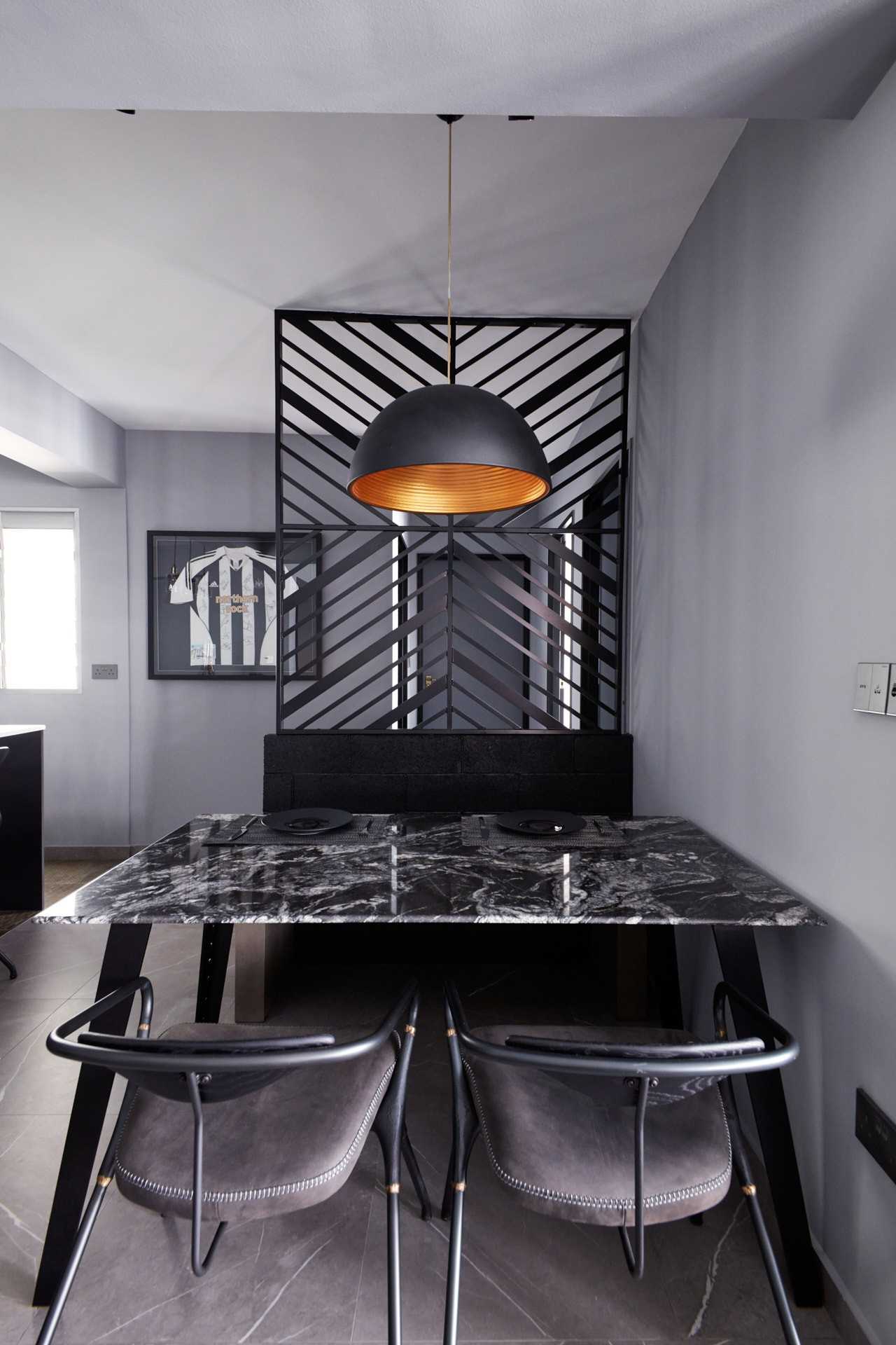 Modern Dining Room with Dining Table and Dining Chairs