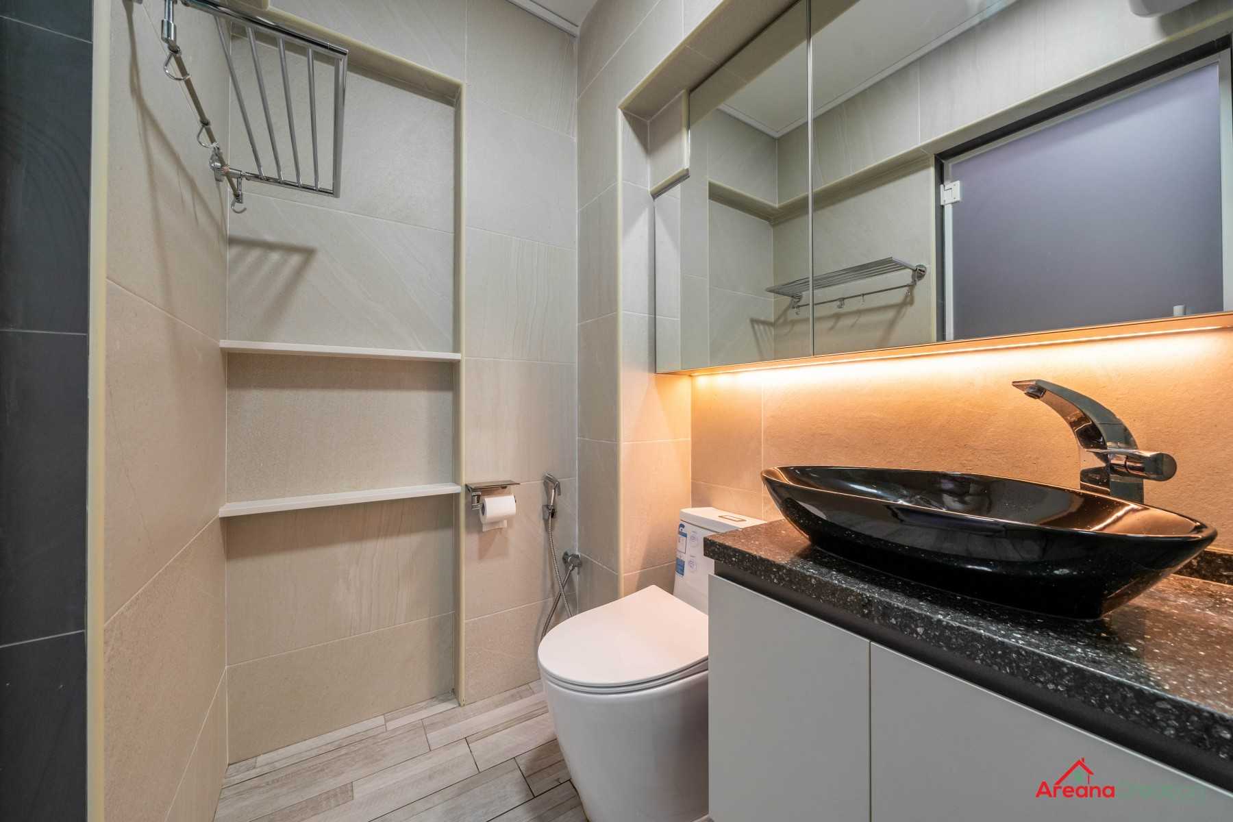 Contemporary Bathroom with Mirror and Shower Screen