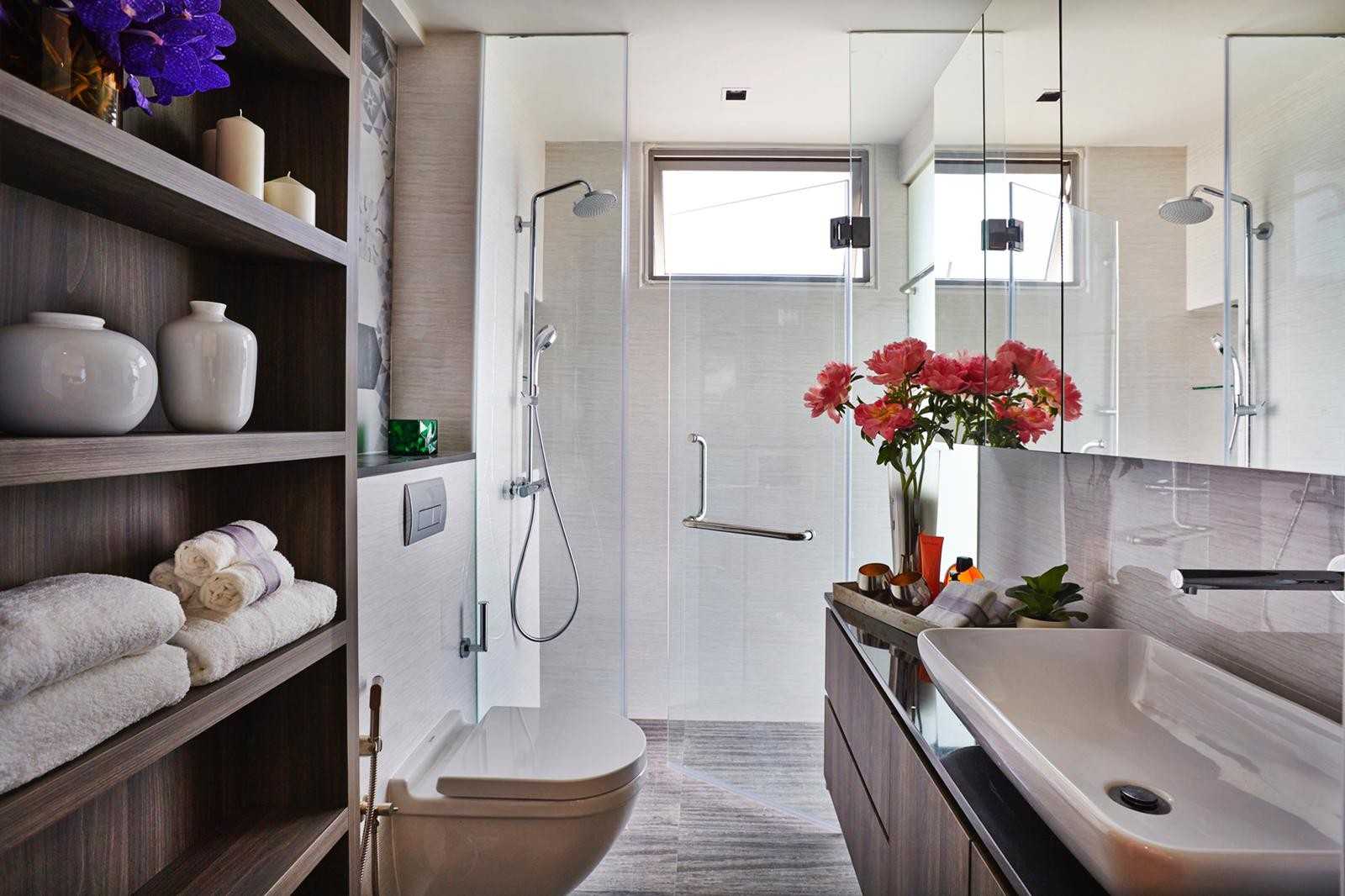 Industrial Bathroom with Vinyl Flooring and Mirror