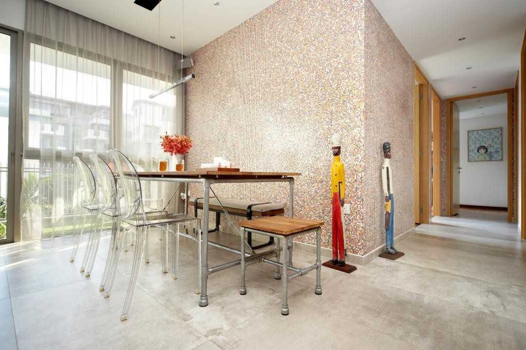 Eclectic Dining Room with Feature Wall and Dining Table