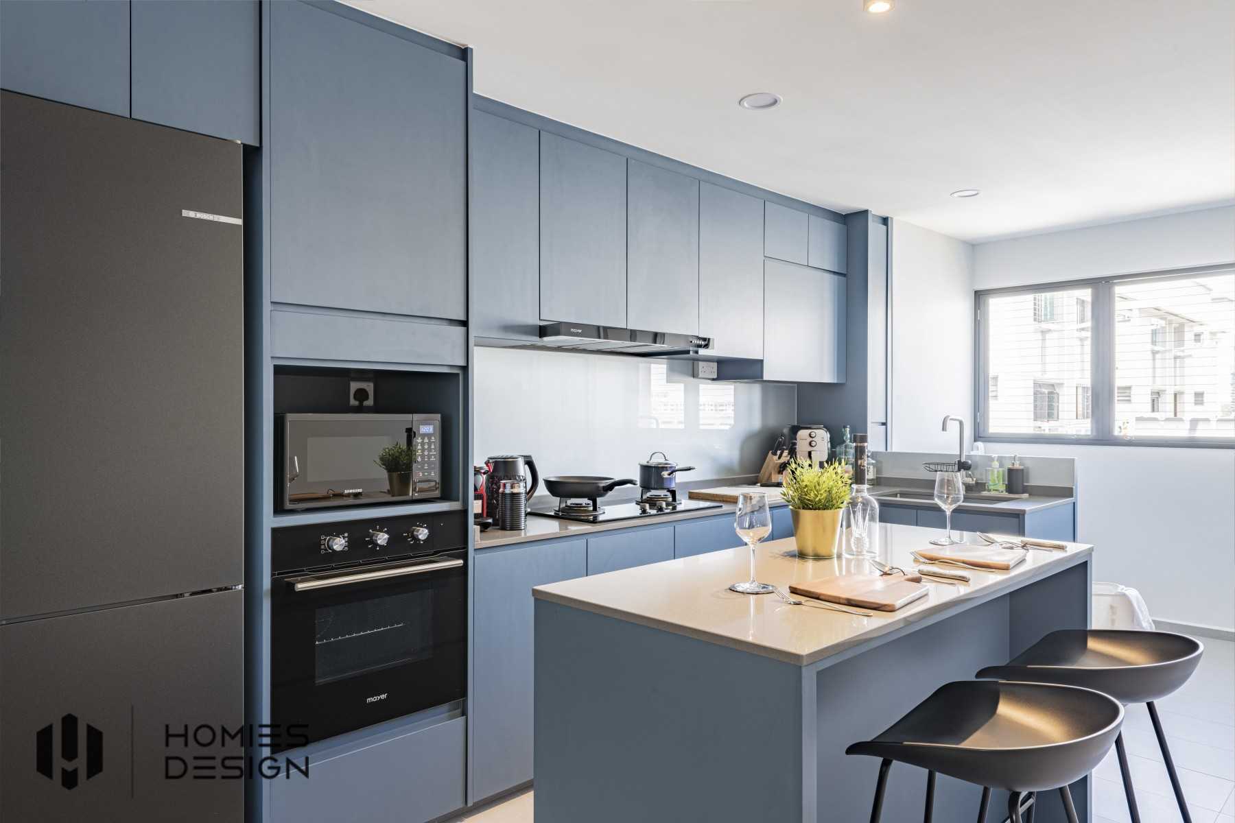 Contemporary Kitchen with Countertop and Homogeneous Tiles