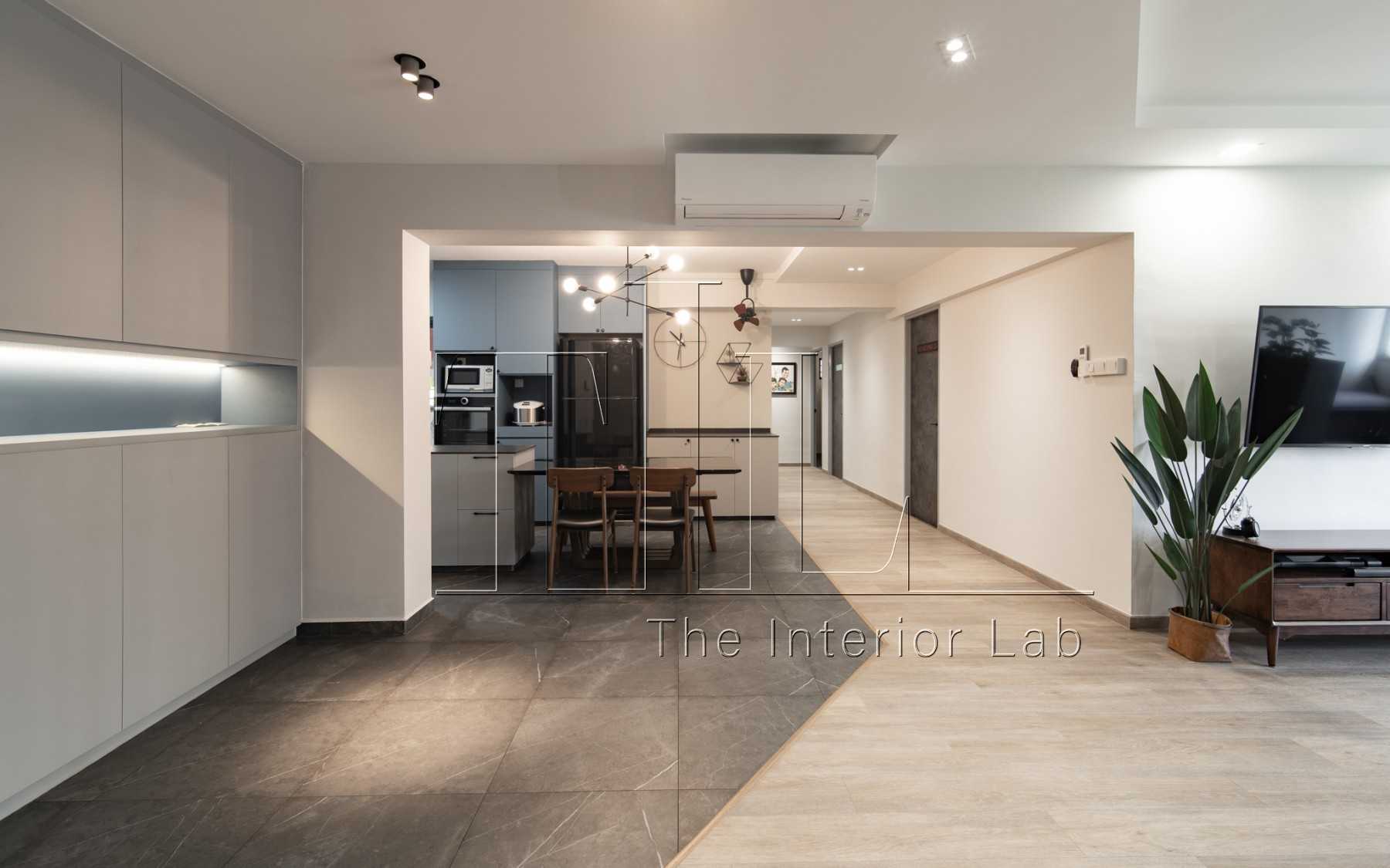 Contemporary Kitchen with Vinyl Flooring and Homogeneous Tiles