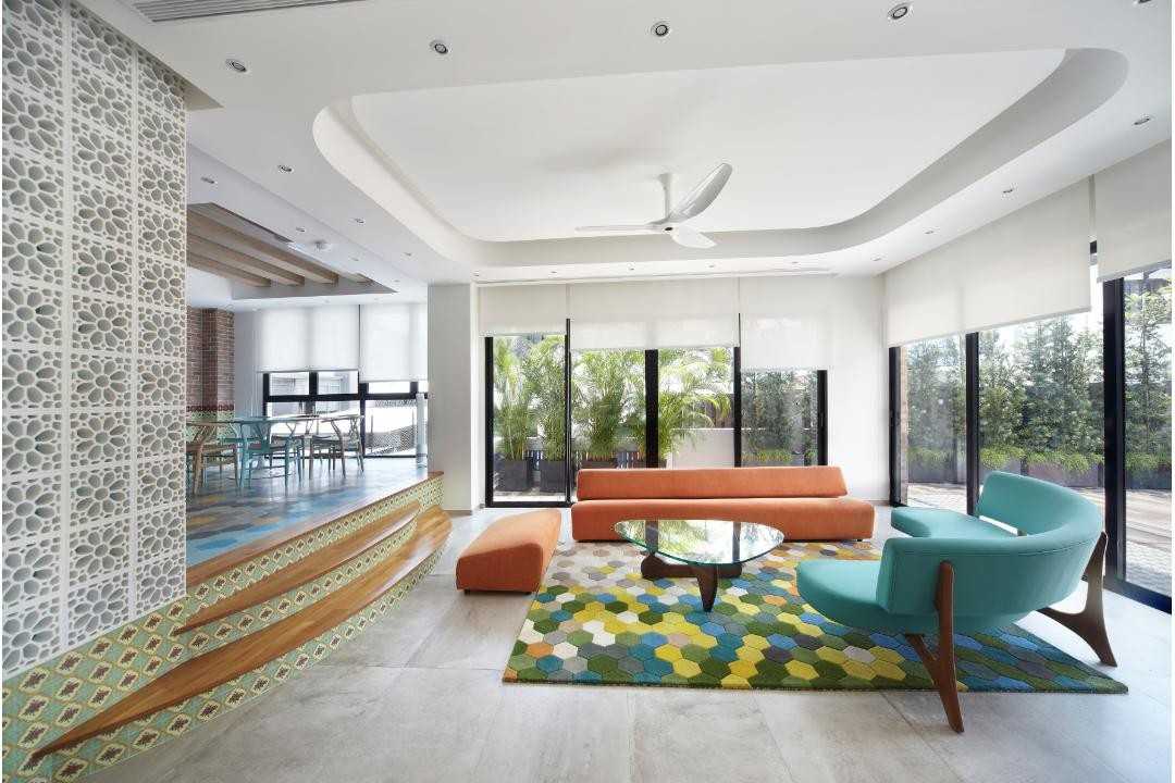 Eclectic Living Room with Sofa and Coffee Table