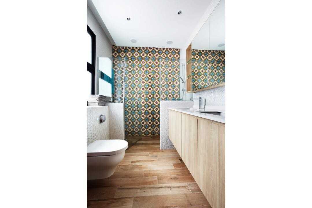 Eclectic Bathroom with Mirror and Bathroom Storage