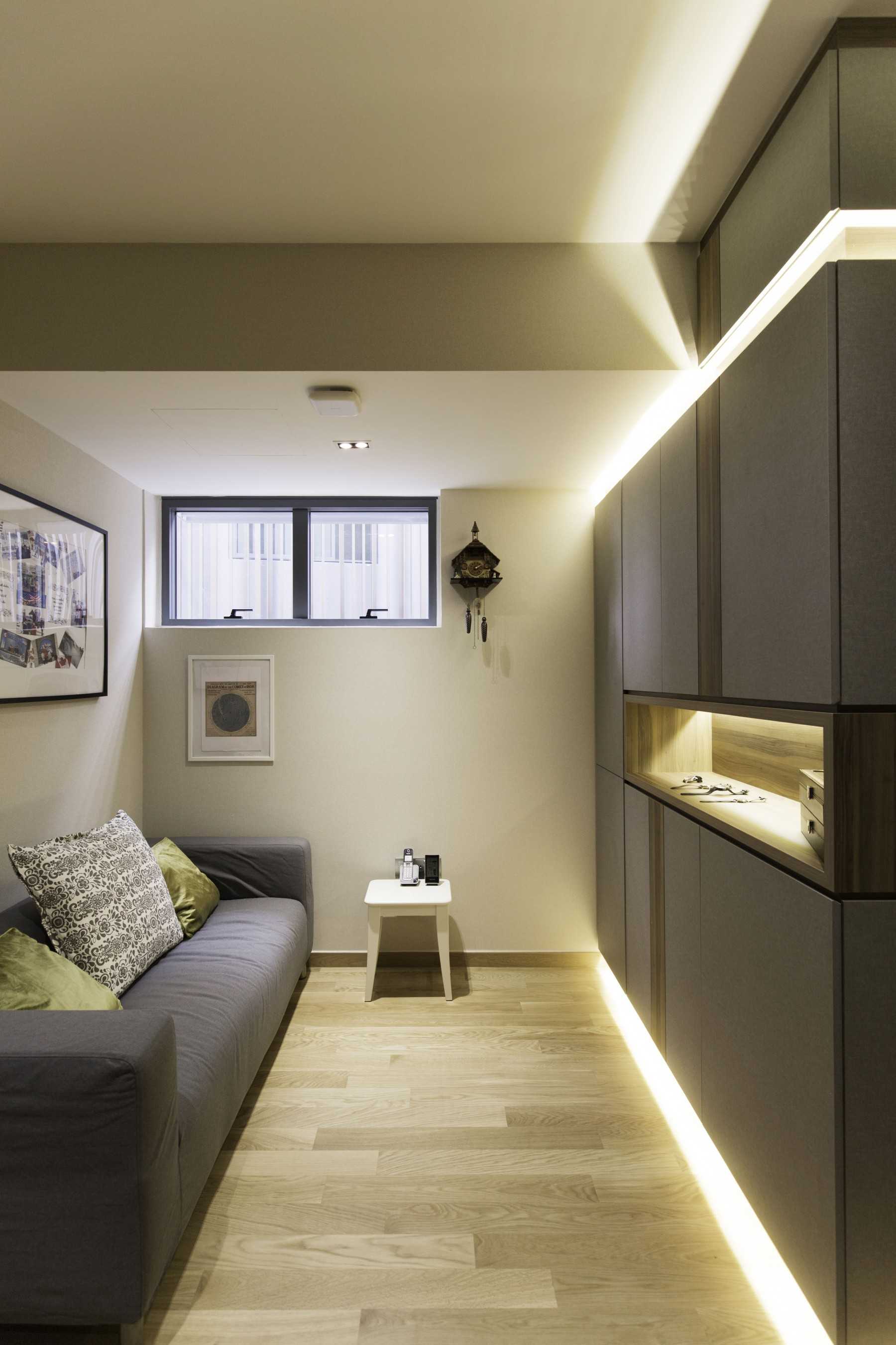 Modern Living Room with Bookshelf and Cove Lighting