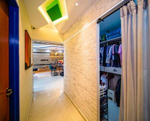 Contemporary Entryway at 234 Sumang Lane