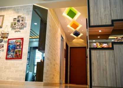 Contemporary Entryway at 234 Sumang Lane