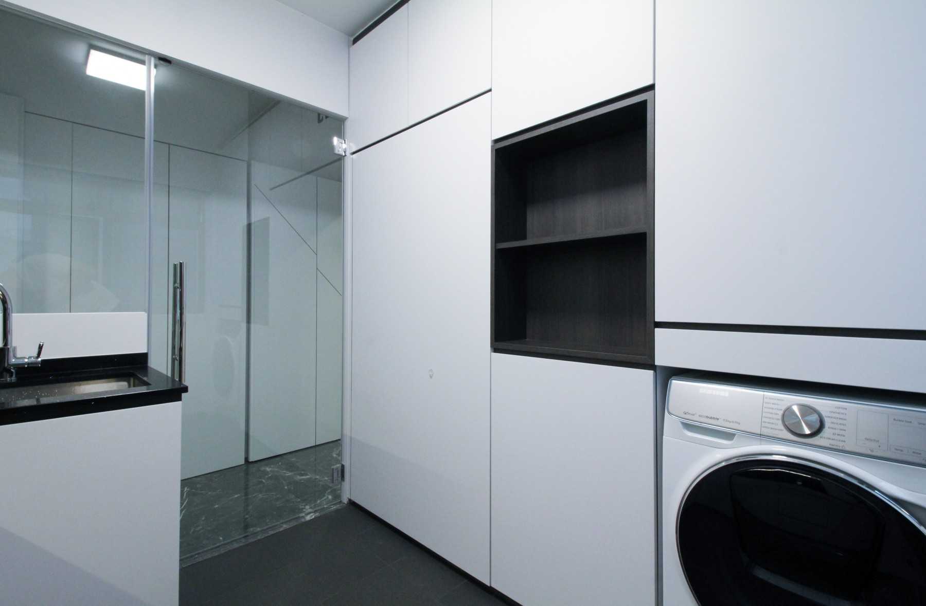 Minimalist Kitchen with Countertop and Homogeneous Tiles