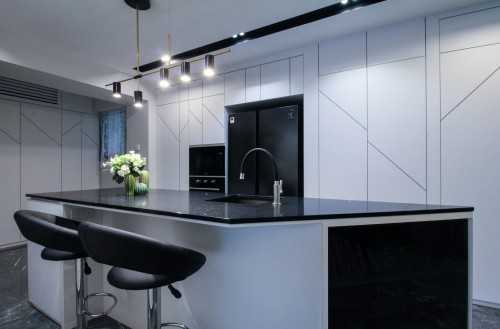 Minimalist Dining Room at 310 Anchorvale road
