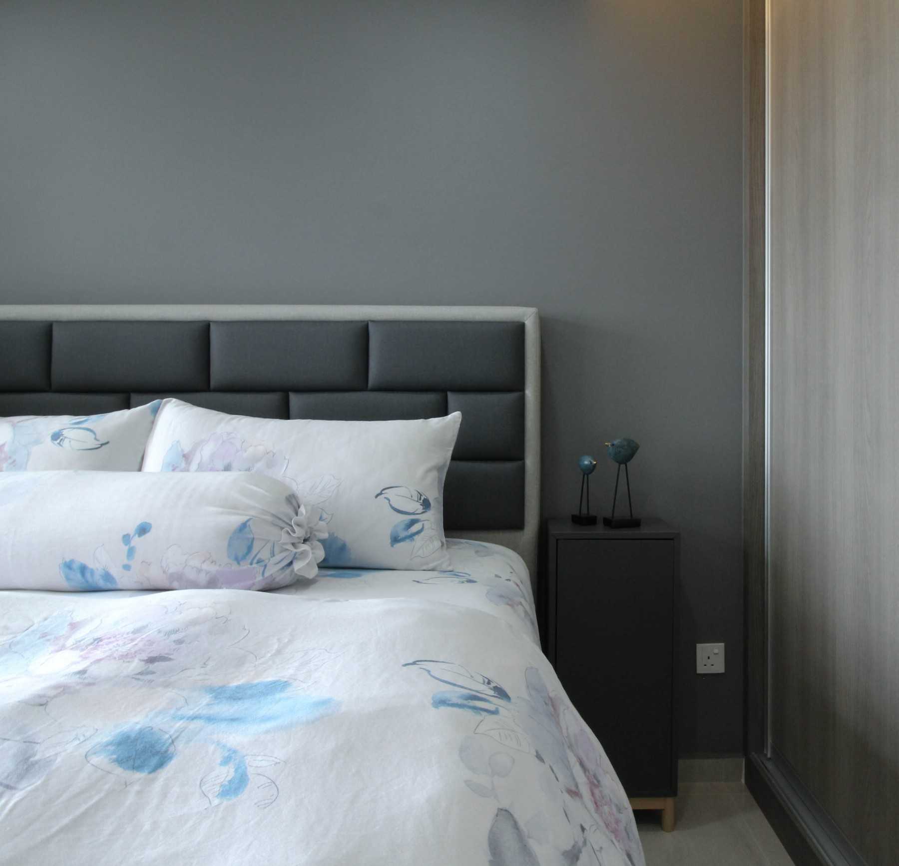 Contemporary Bedroom with Homogeneous Tiles and Wardrobe