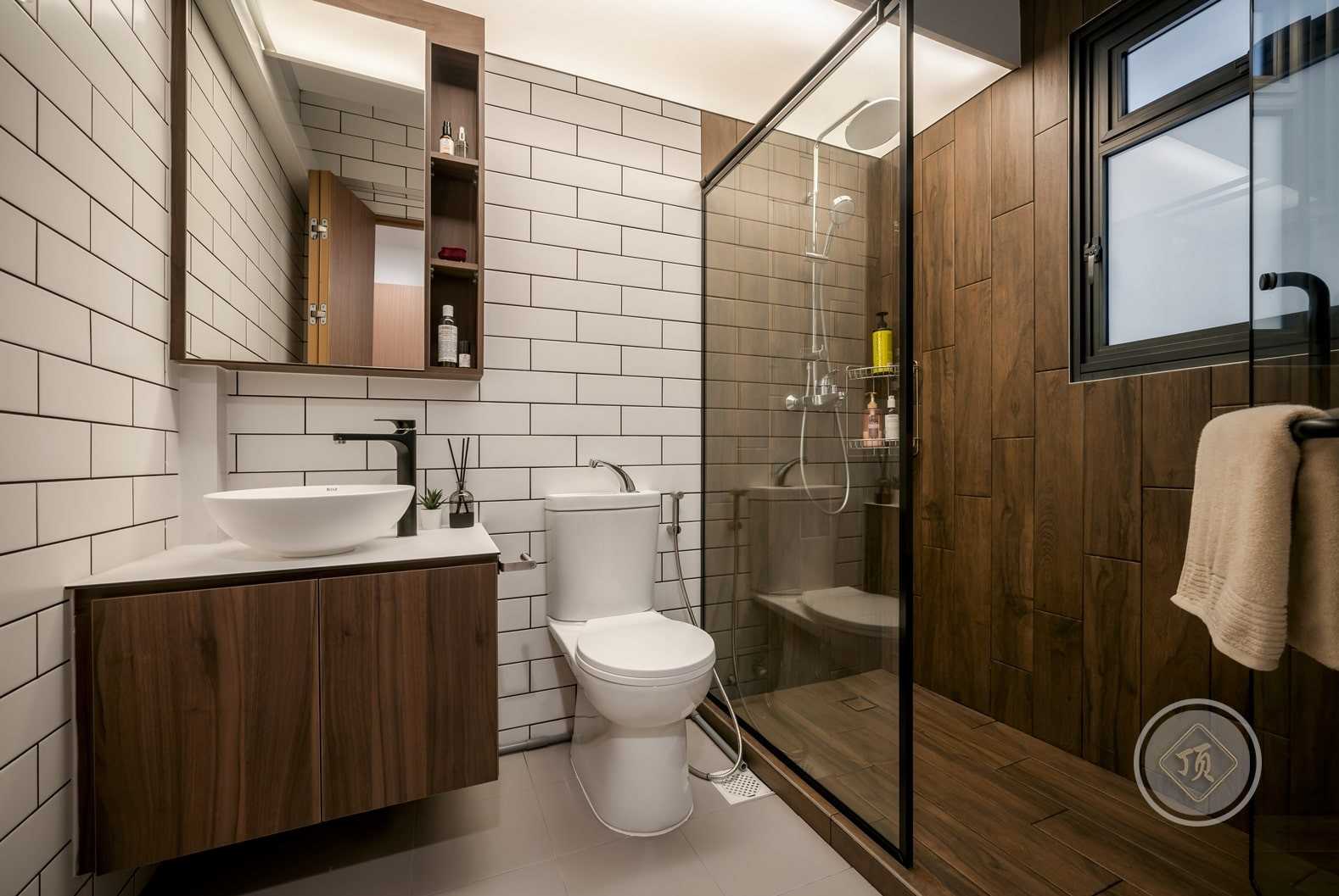 Modern Bathroom with Shower Screen and Rainshower