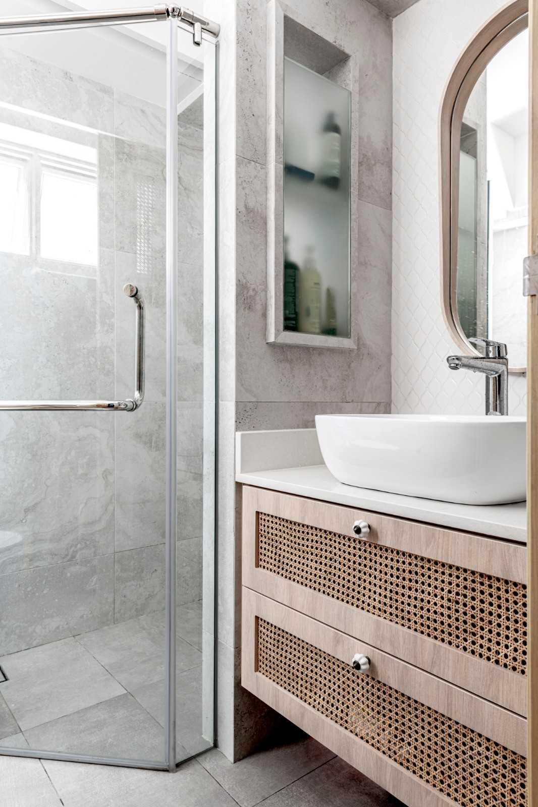 Contemporary Bathroom with Countertop and Mirror