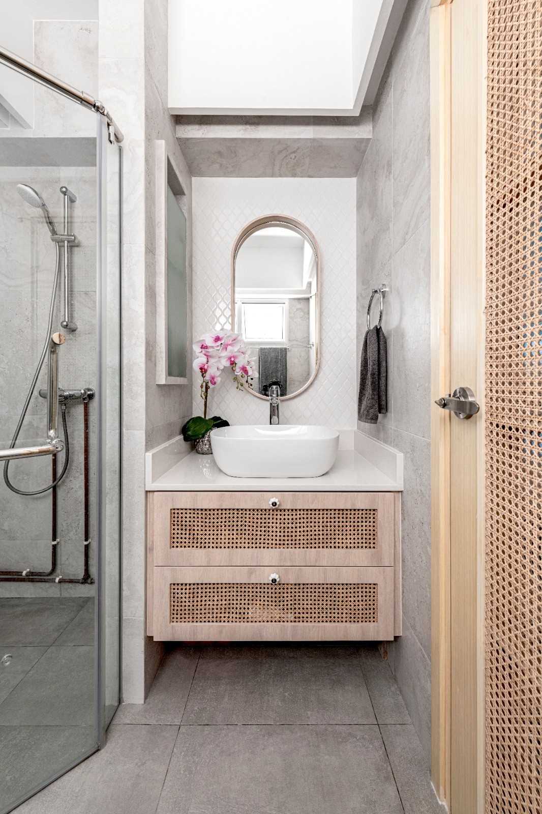 Contemporary Bathroom with Countertop and Mirror