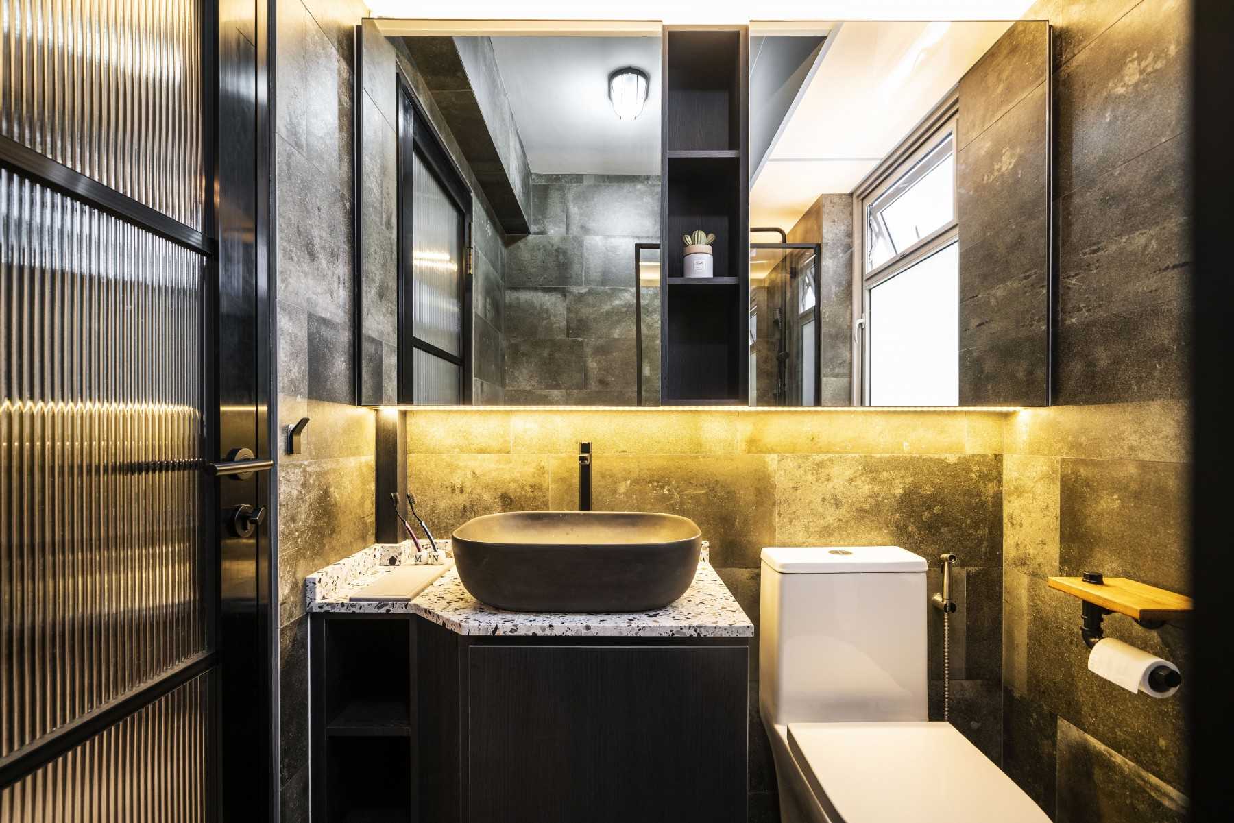 Industrial Bathroom with Countertop and Homogeneous Tiles