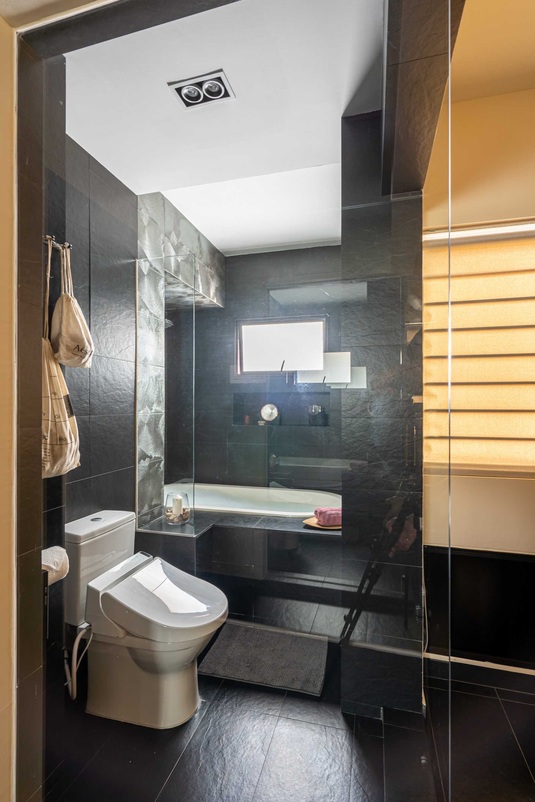 Modern Bathroom with Homogeneous Tiles and Bathtub