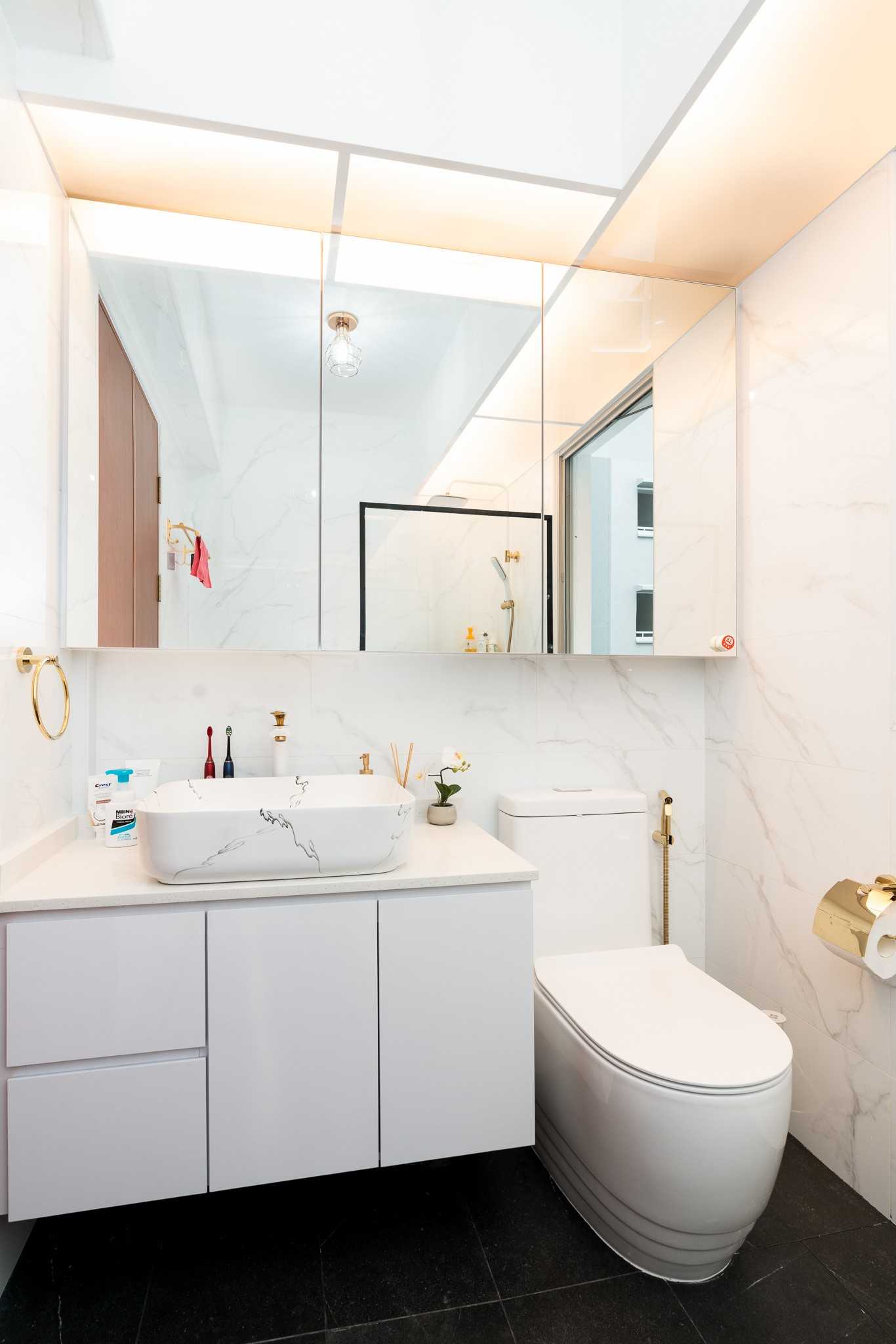 Scandinavian Bathroom with Feature Wall and Mirror