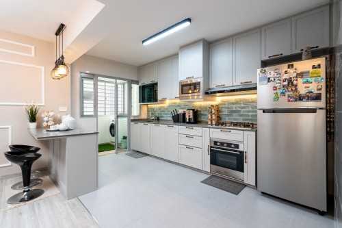 Transitional Kitchen at 612A Tampines Greenview
