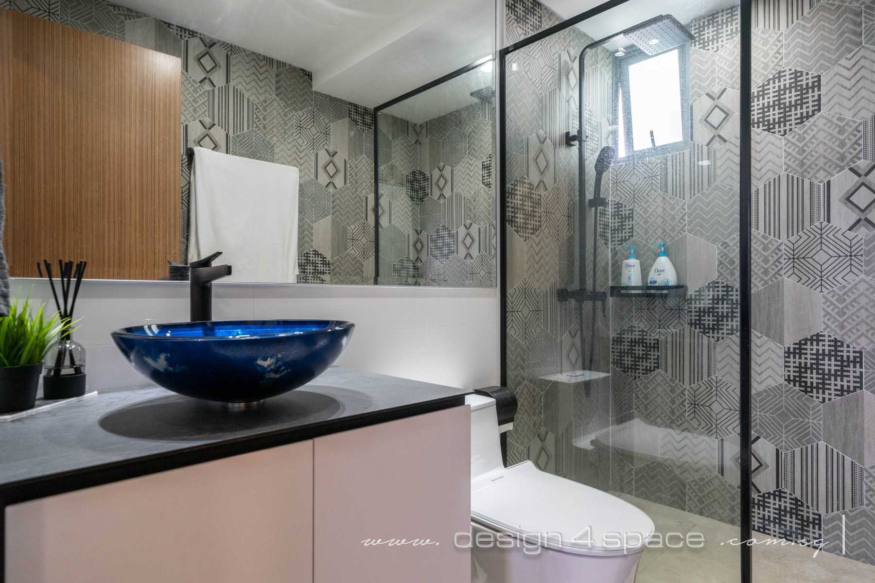 Modern Bathroom with Homogeneous Tiles and Wood Flooring