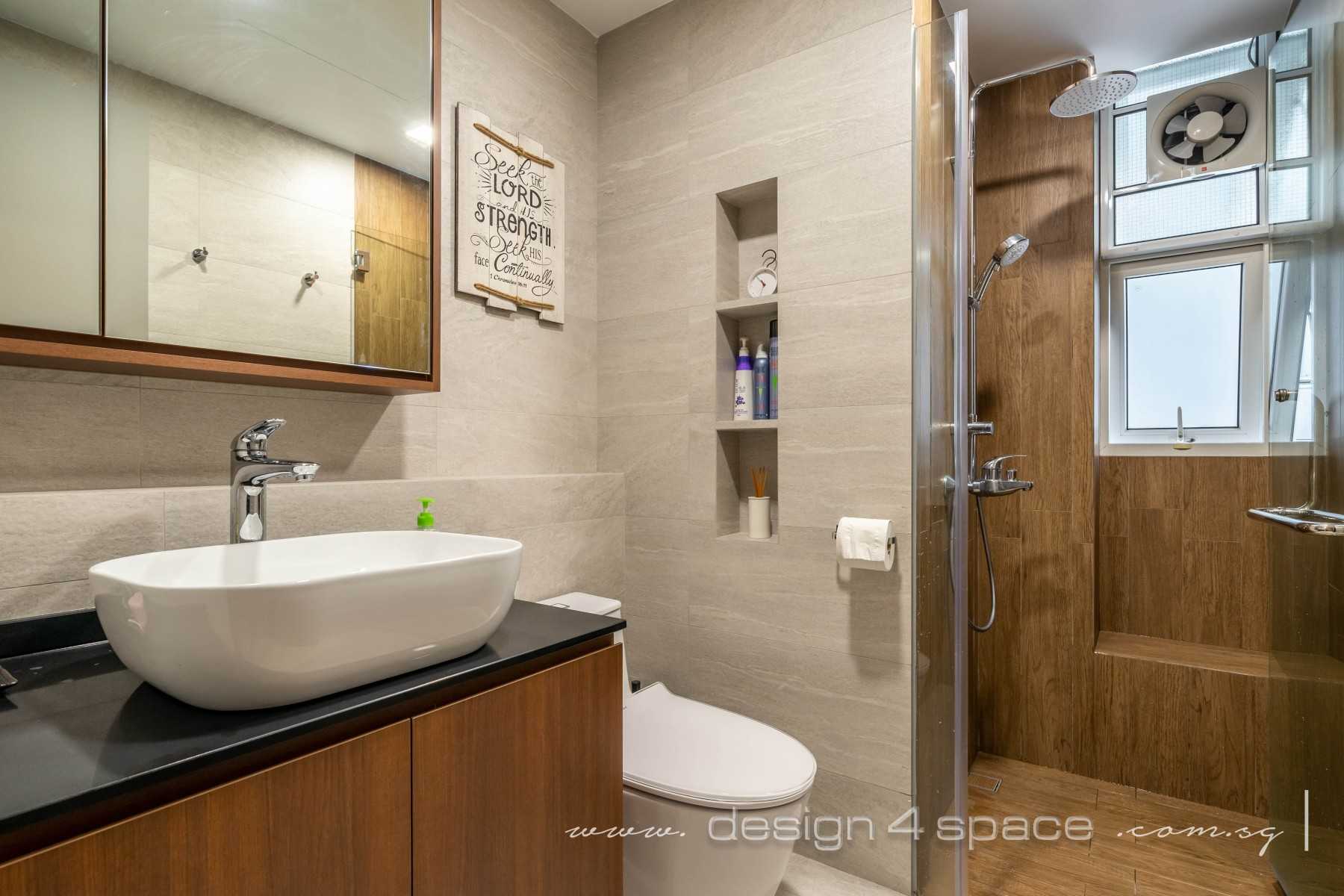 Modern Bathroom with Mirror and Bathtub