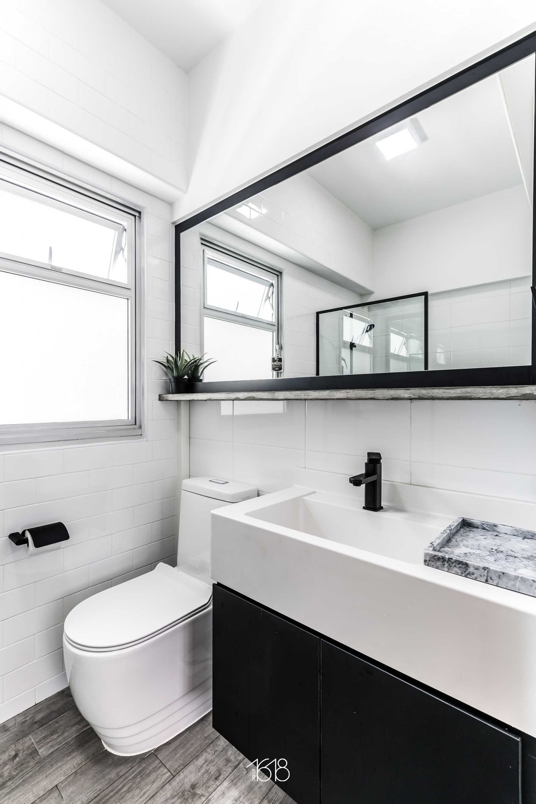 Minimalist Bathroom with Homogeneous Tiles and Wood Flooring
