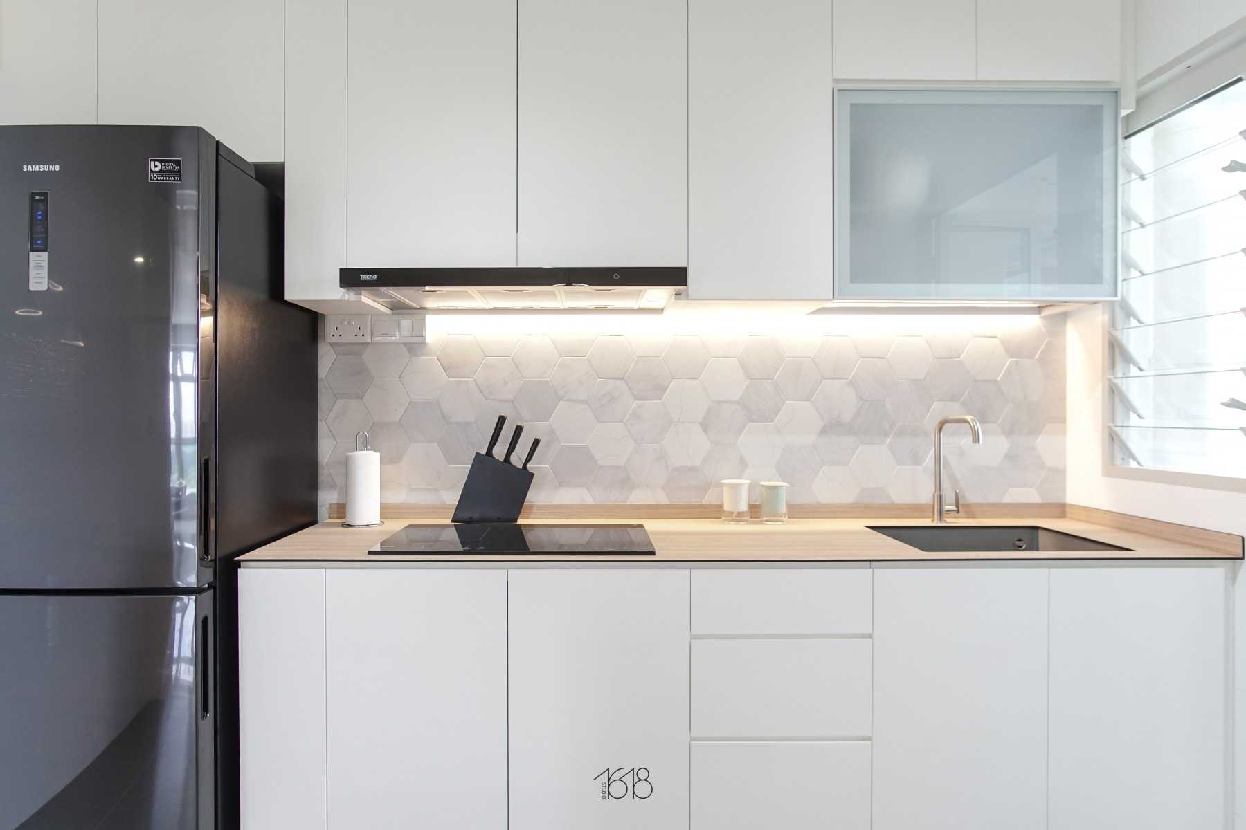 Scandinavian Kitchen with Countertop and Homogeneous Tiles