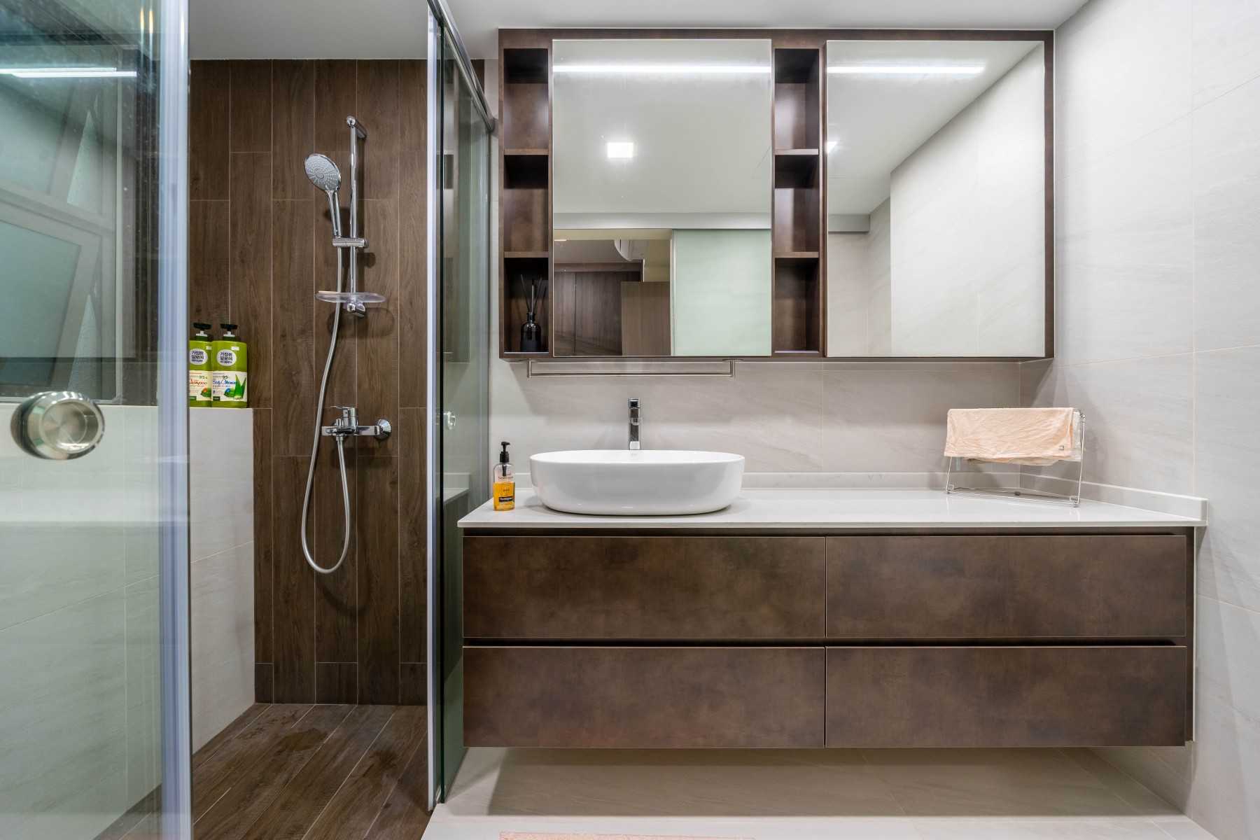 Contemporary Bathroom with Mirror and Shower Screen