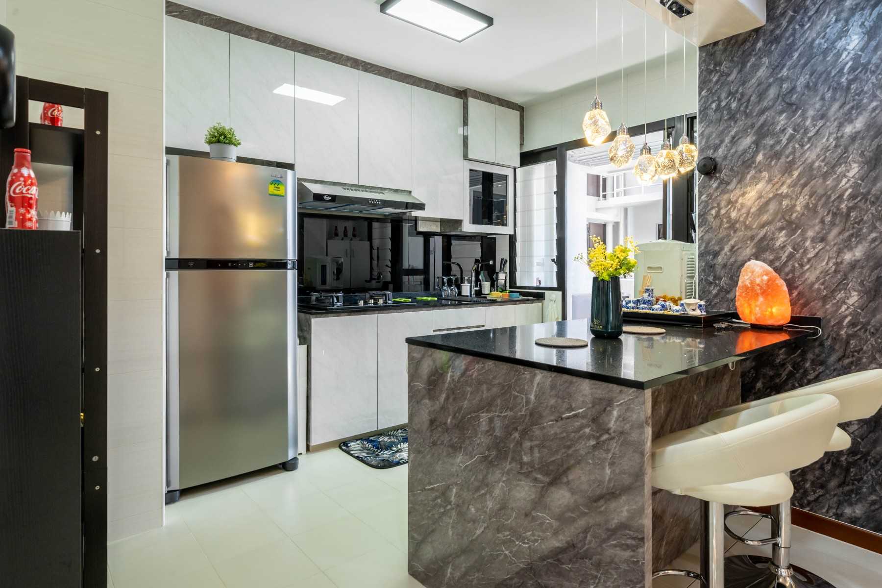 Contemporary Kitchen with Homogeneous Tiles and Kitchen Island