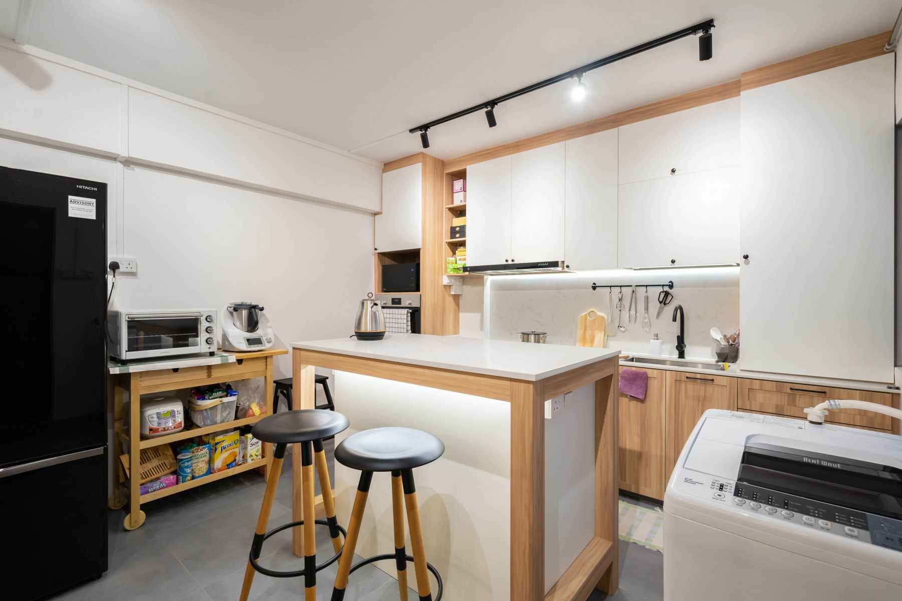 Scandinavian Kitchen with Homogeneous Tiles and Kitchen Window