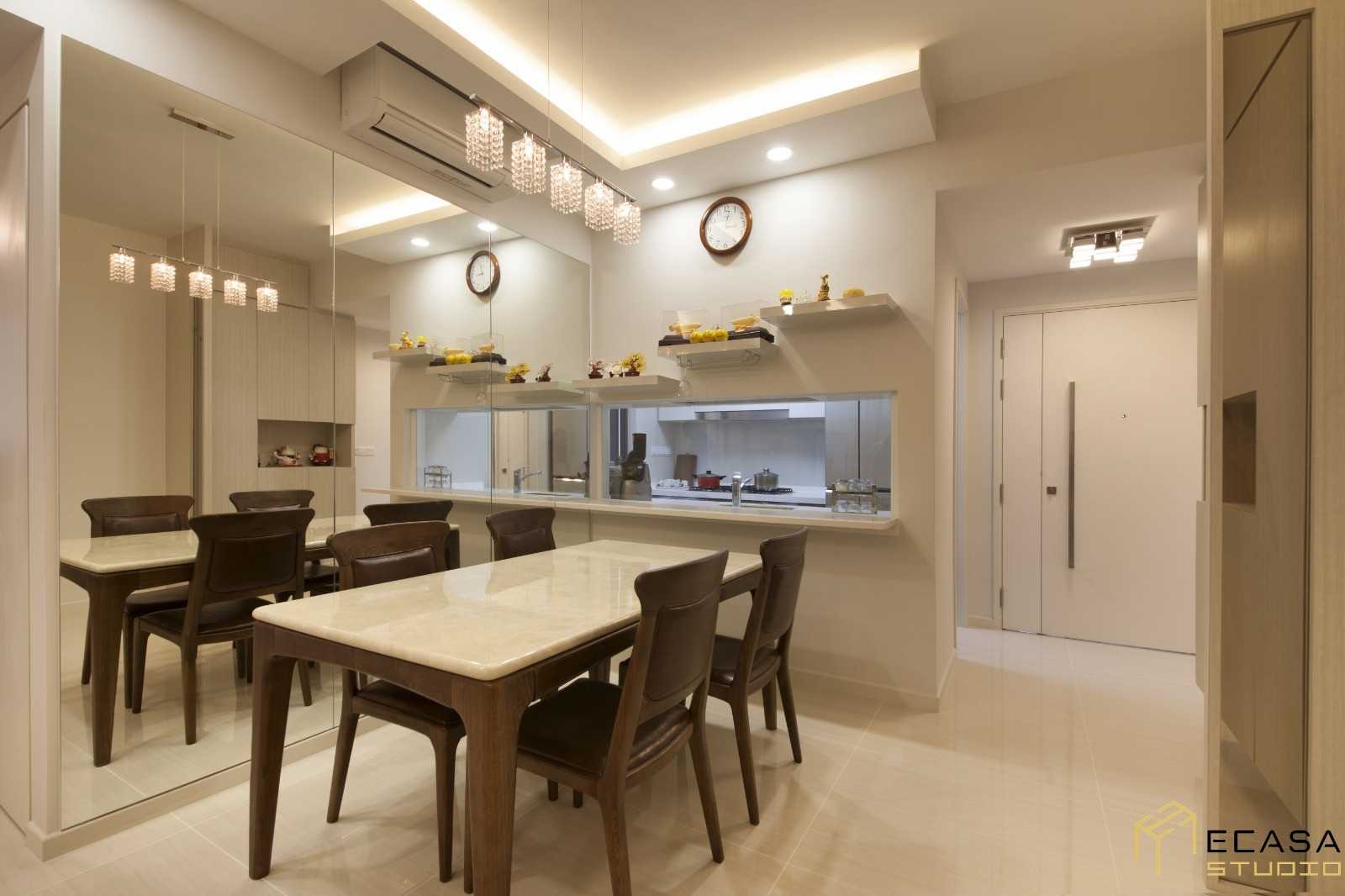 Modern Dining Room with Dining Table and Dining Chairs