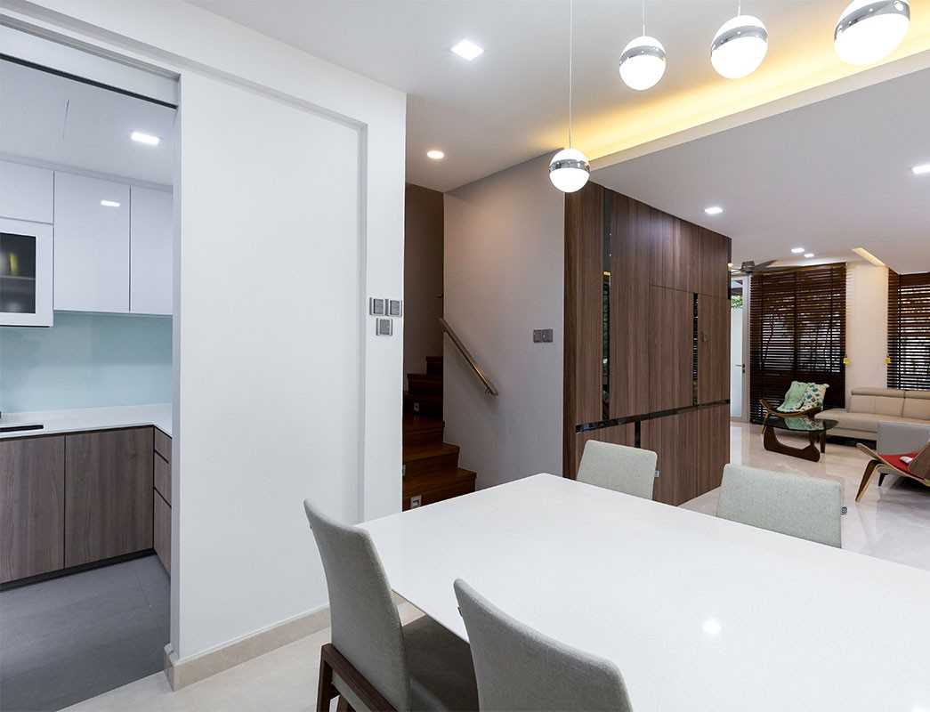 Modern Dining Room with Dining Table and Dining Chairs