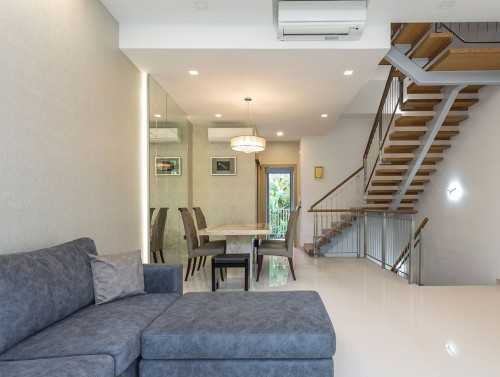 Modern Dining Room at Charlton Villas