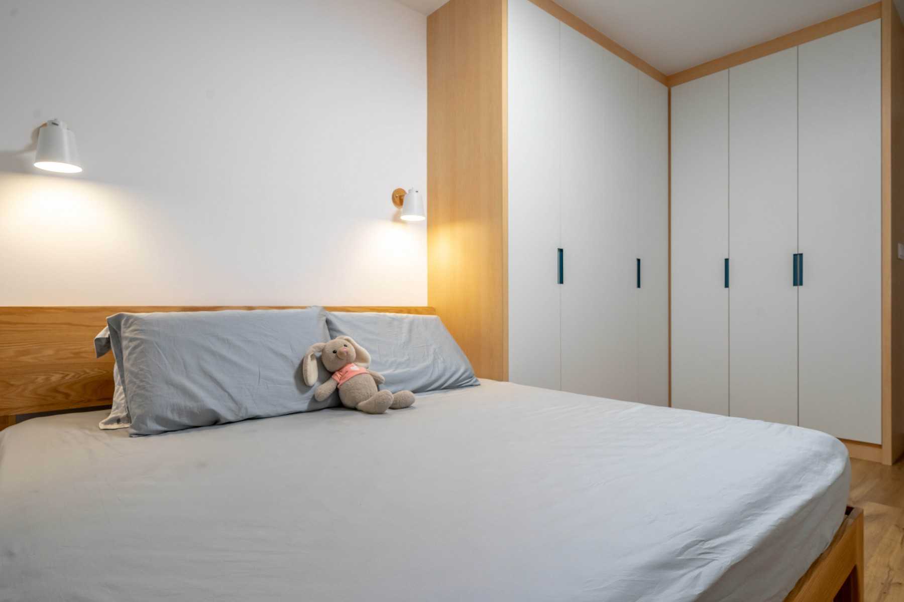 Scandinavian Bedroom with Vinyl Flooring and Wood Flooring