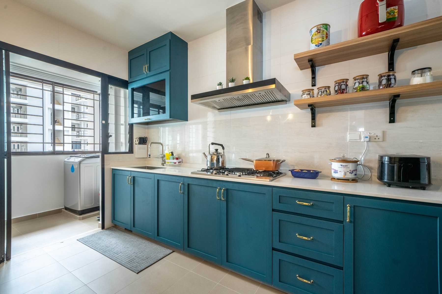 Scandinavian Kitchen with Homogeneous Tiles and Kitchen Window