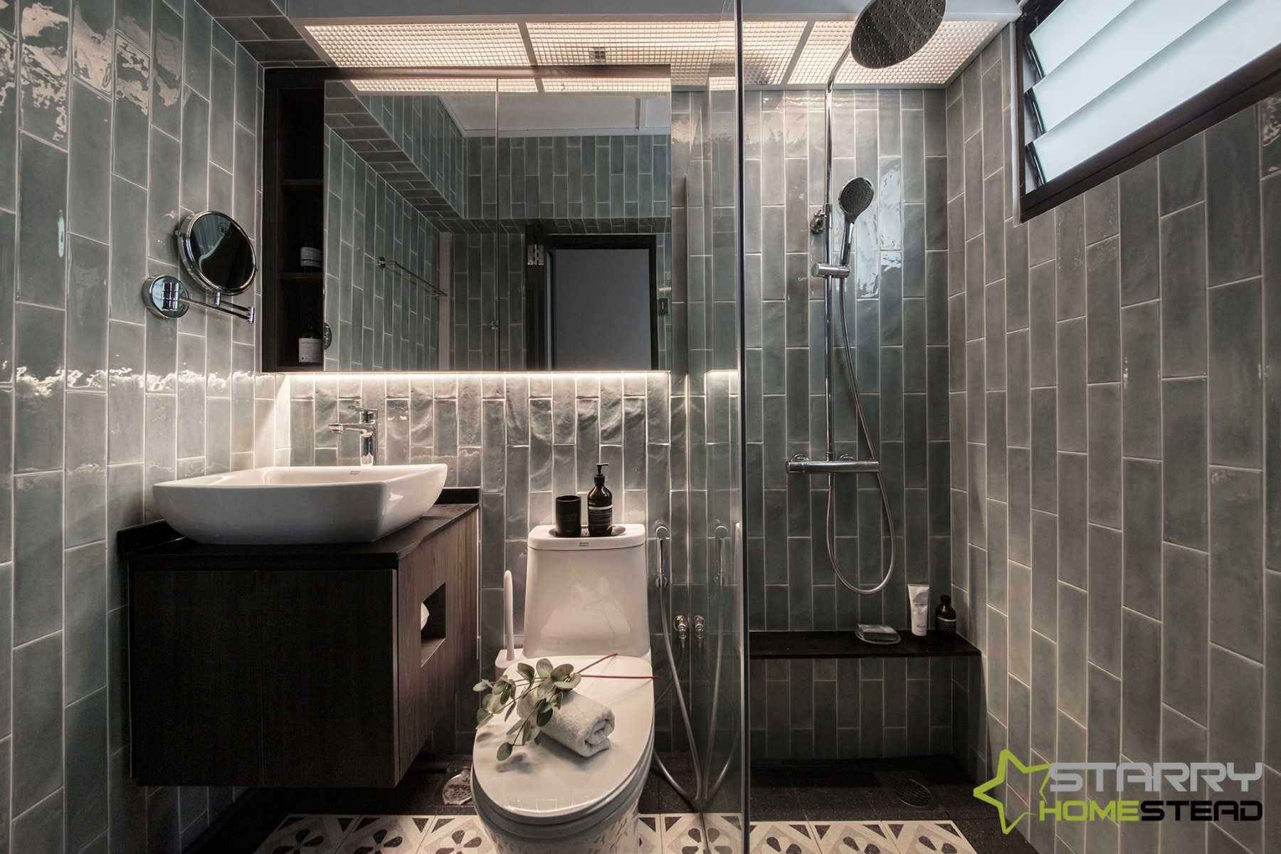 Modern Bathroom with Mirror and Bathroom Storage