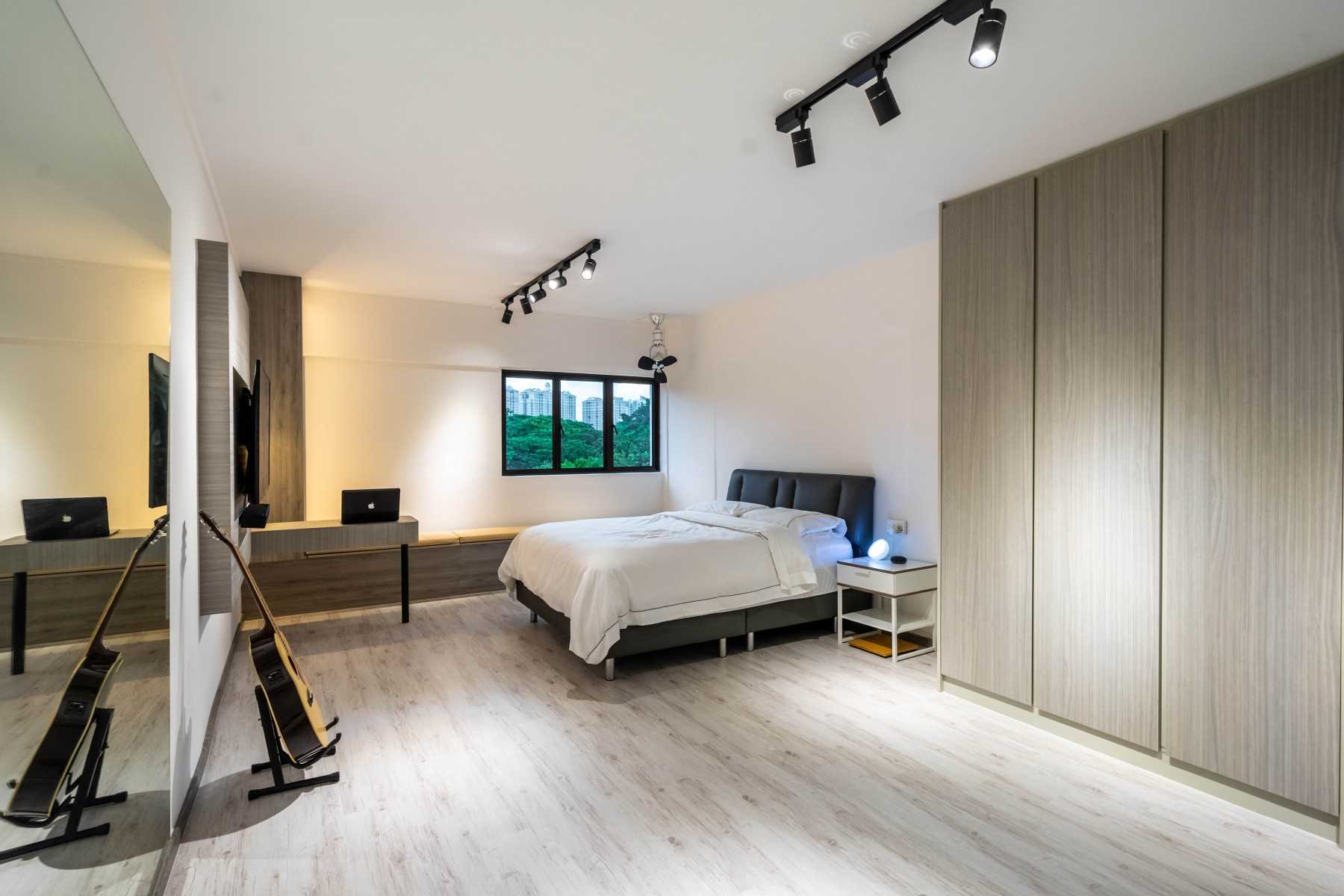 Modern Bedroom with Vinyl Flooring and Bay Window