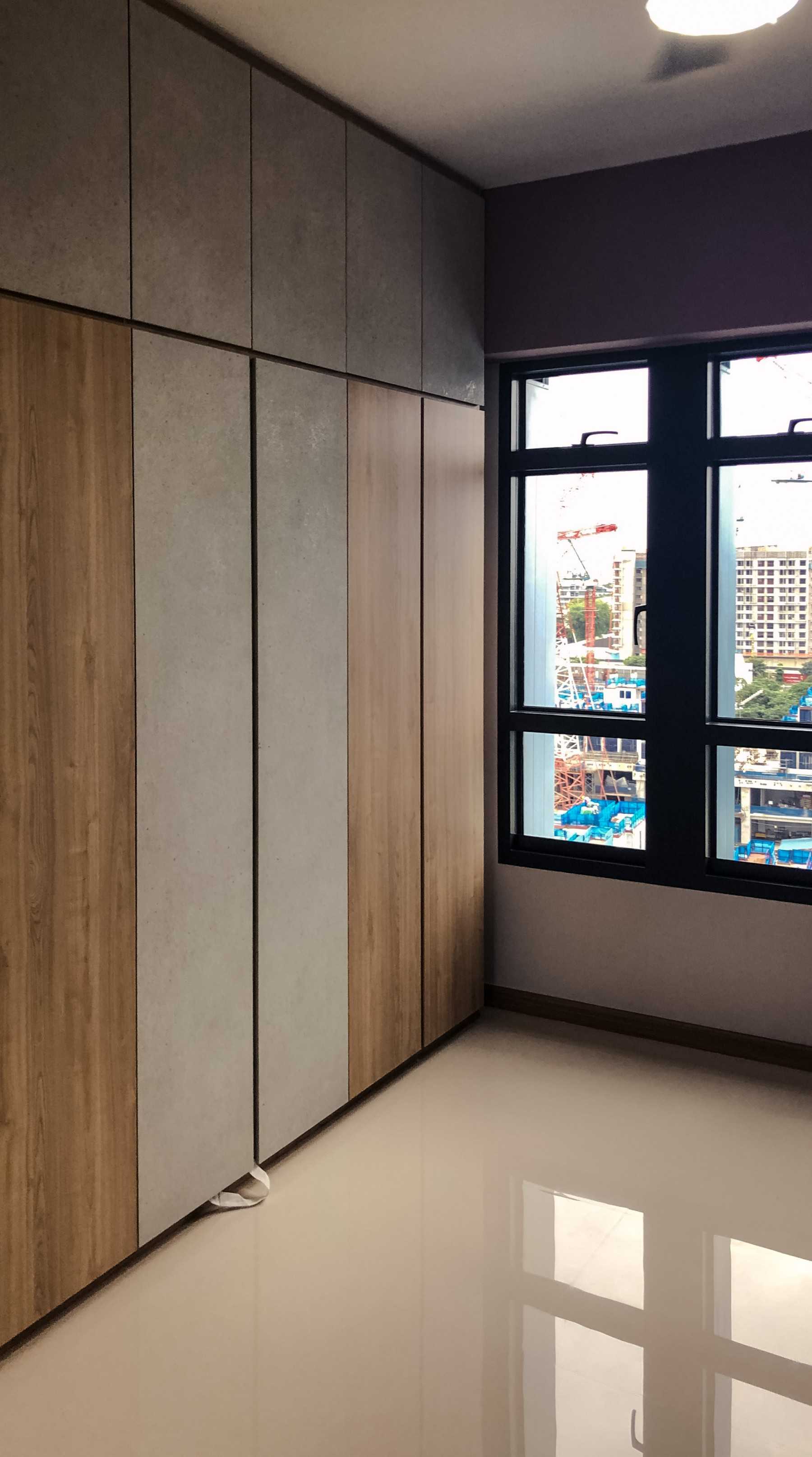 Scandinavian Walk-in Wardrobe with Wardrobe and Clothes Storage