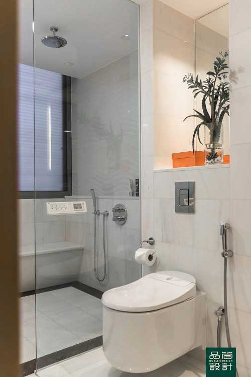 Asian Bathroom at Hillcrest Villa