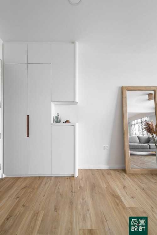 Modern Foyer at Alkaff Lakeview BTO