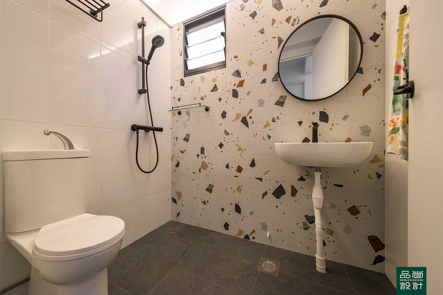 Modern Bathroom with Homogeneous Tiles and Mirror