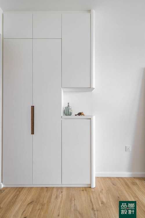 Modern Foyer at Alkaff Lakeview BTO