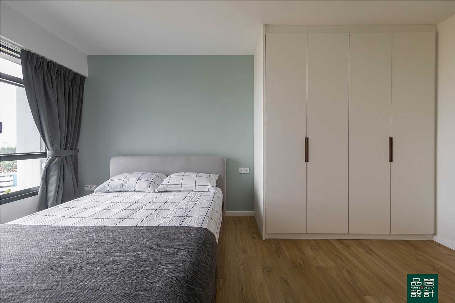 Modern Bedroom with Vinyl Flooring and Wardrobe