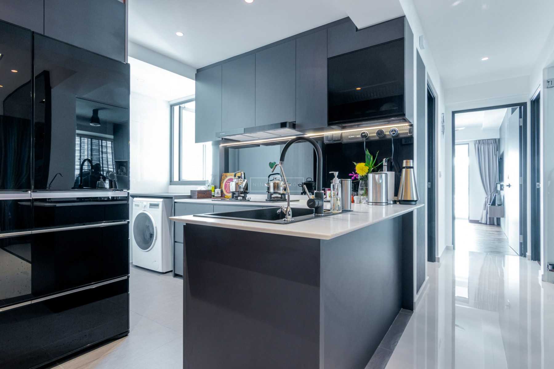 Contemporary Kitchen with Countertop and Kitchen Island