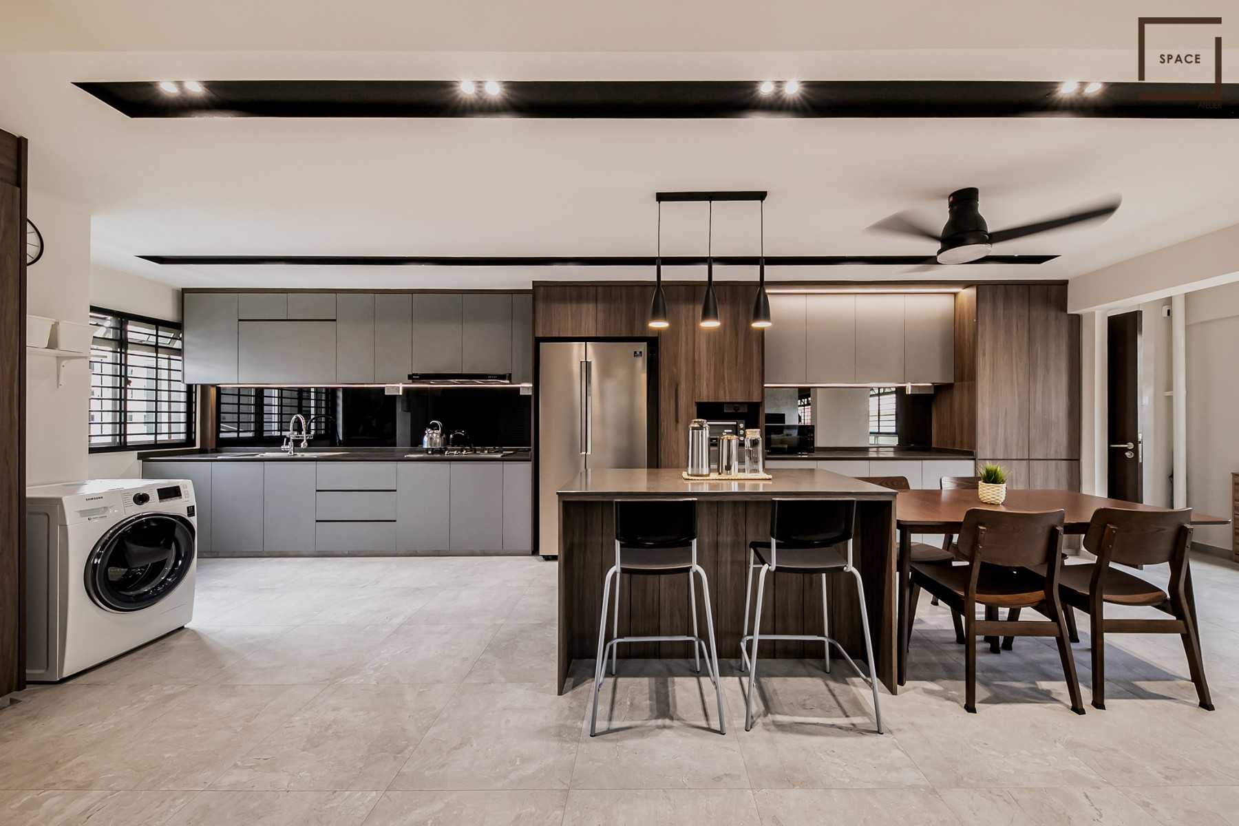 Contemporary Kitchen with Vinyl Flooring and Open Kitchen