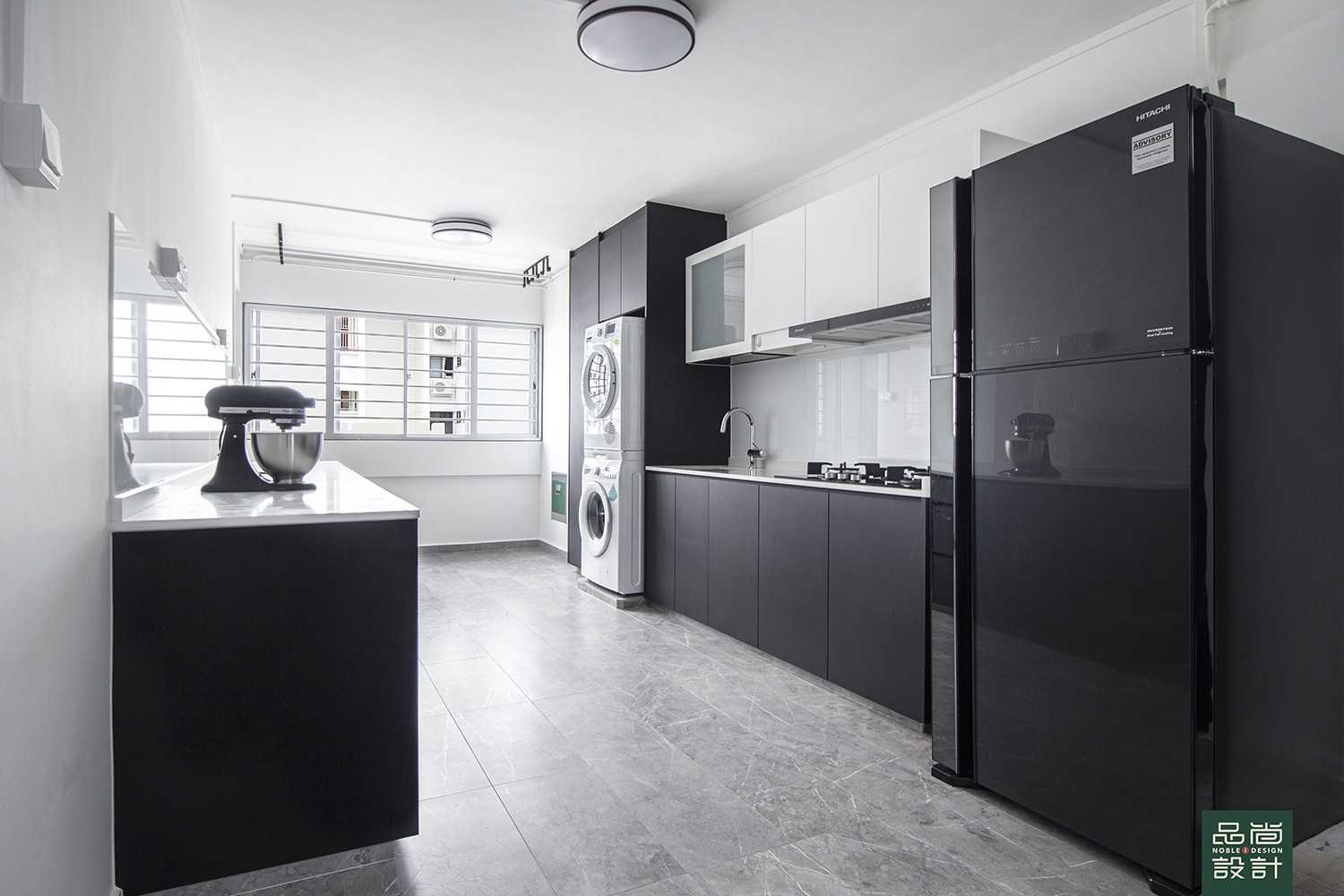 Modern Kitchen with Countertop and Homogeneous Tiles
