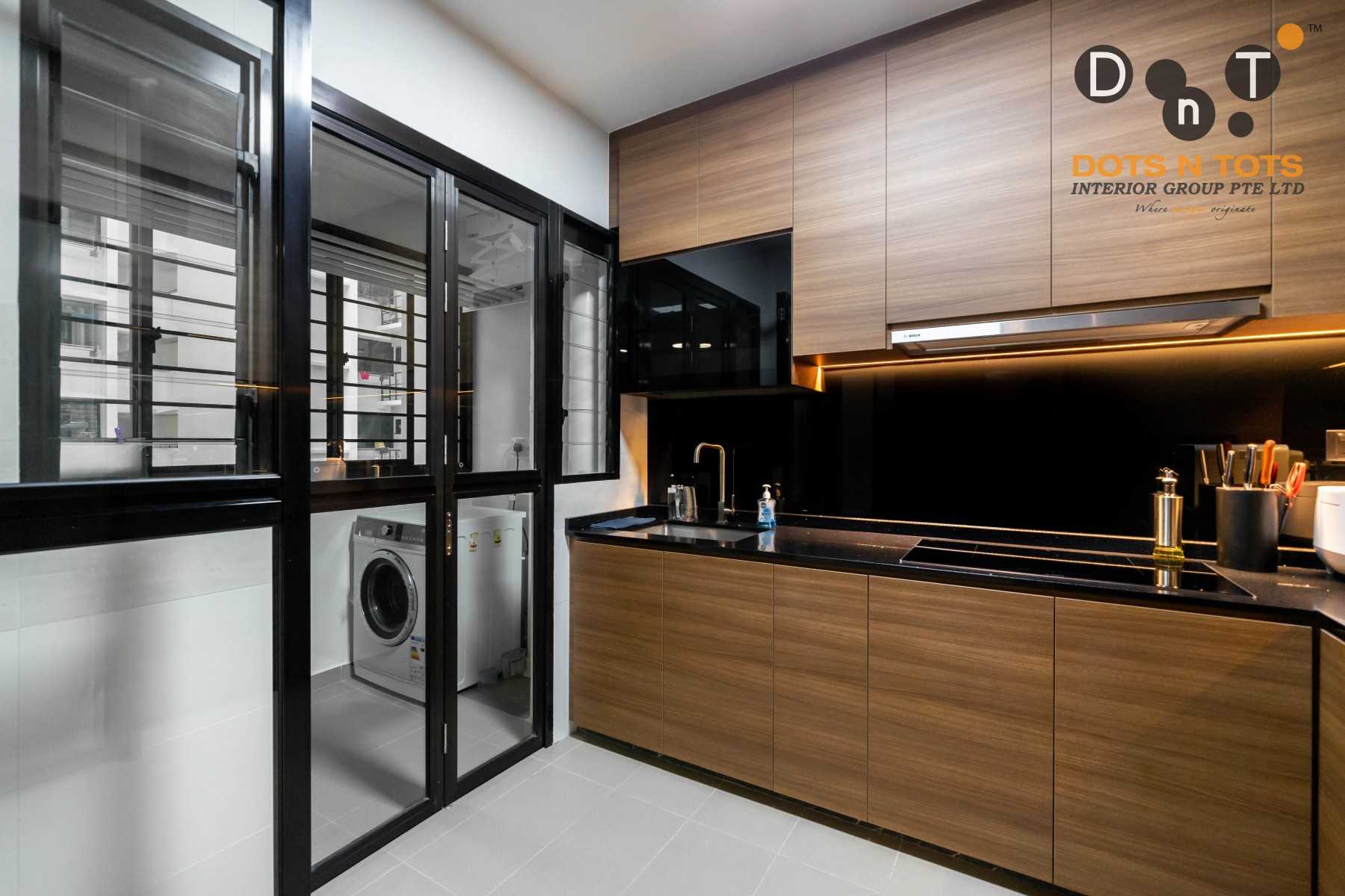 Contemporary Kitchen with Homogeneous Tiles and Open Kitchen