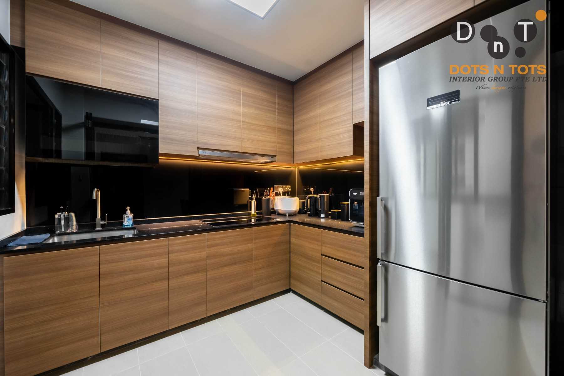 Contemporary Kitchen with Countertop and Homogeneous Tiles