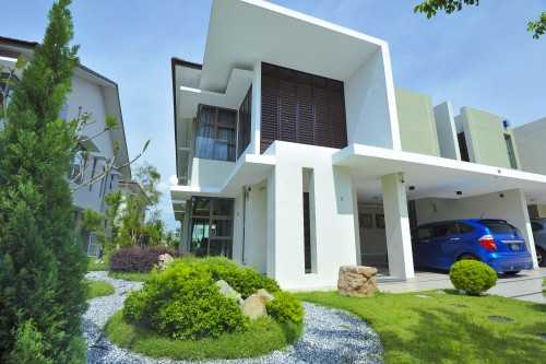 Modern Porch at 8 Jalan Hang Kasturi &nbsp;II