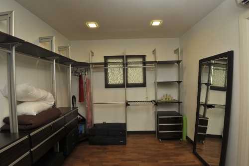 Modern Walk-in Wardrobe at 8 Jalan Hang Kasturi &nbsp;II