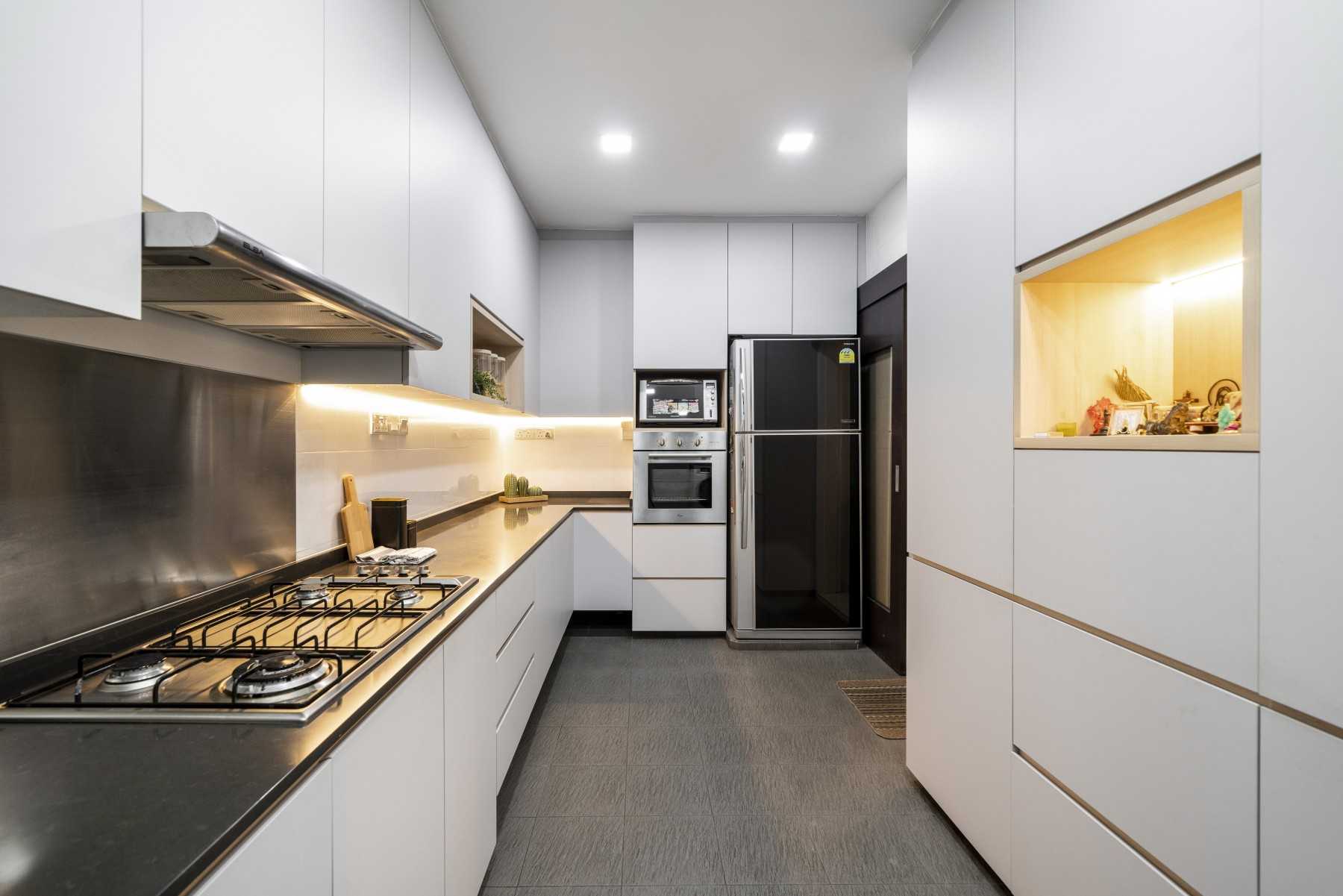 Minimalist Kitchen with Countertop and Homogeneous Tiles