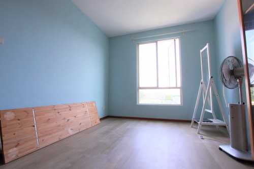 Contemporary Bedroom at 42 Yishun Sapphire